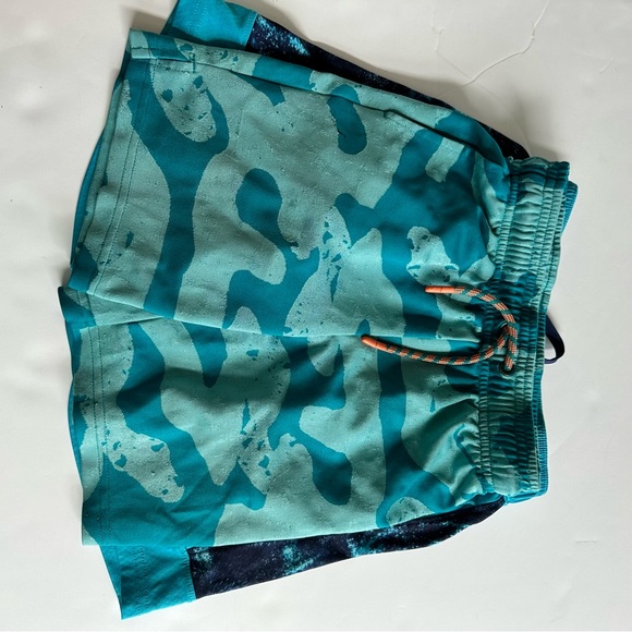 All In Motion Shorts - Picture 3 of 6